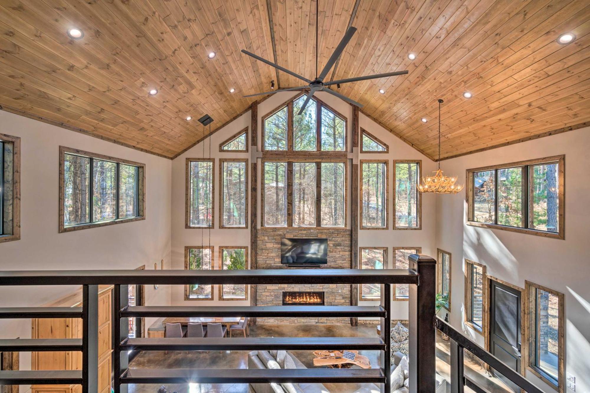 Broken Bow Lazy Dog Lodge With Hot Tub, Pool Table Exteriör bild